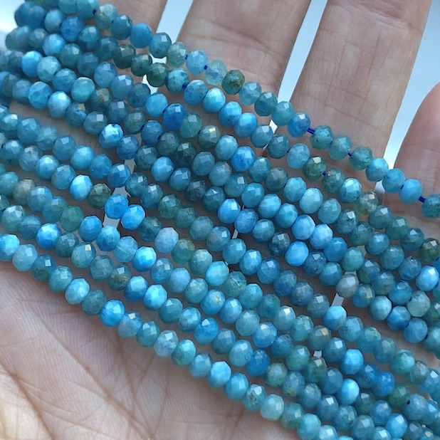 Bead, apatite, 3x4mm faceted rondelle. 15 inch, 135pcs