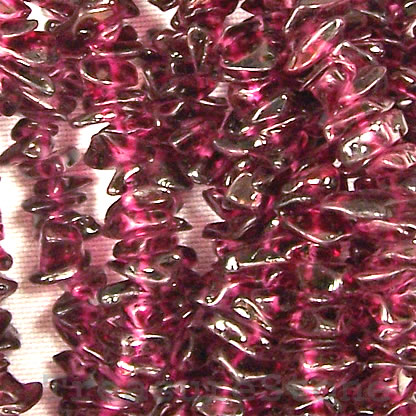 Bead, glass, garnet colour, chip. 36-inch strand.