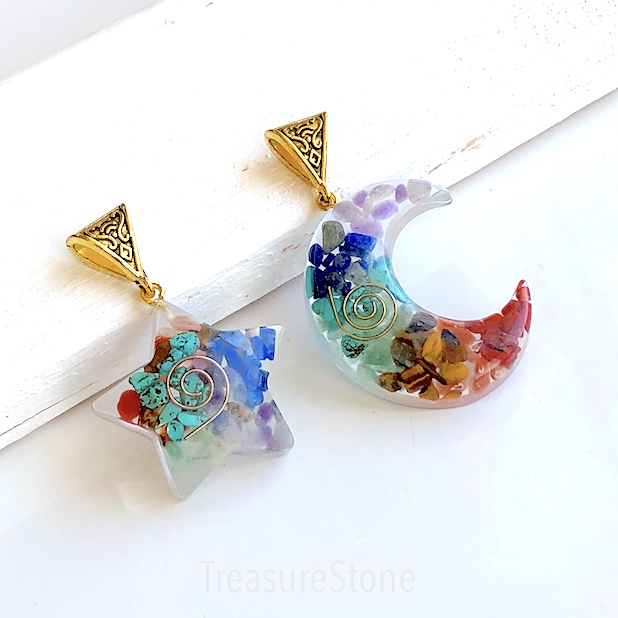 Pendant, resin with chakra gemstone chips, 33x40mm moon. ea
