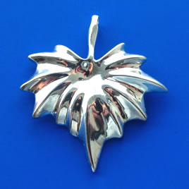 Pendant, sterling silver, 32x30mm leaf. Sold individually.