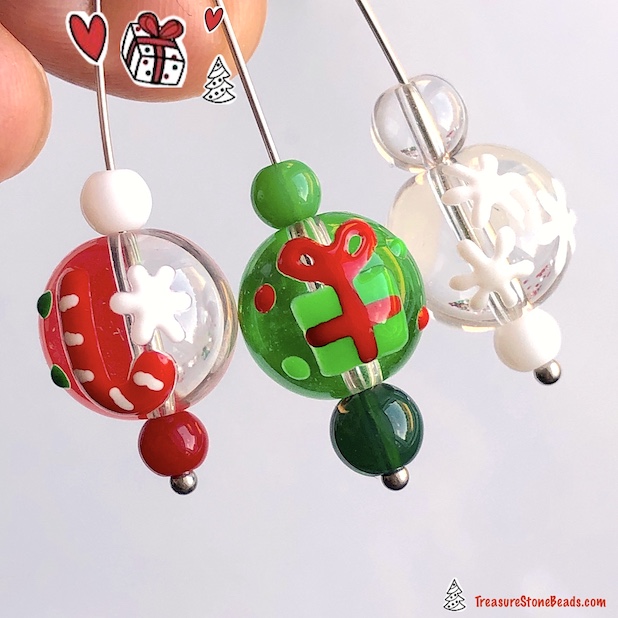 Bead, lampwork glass, white snowflakes, 12mm clear round. 4pcs