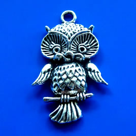 Pendant, silver-finished, 27x40mm owl. Pkg of 2.