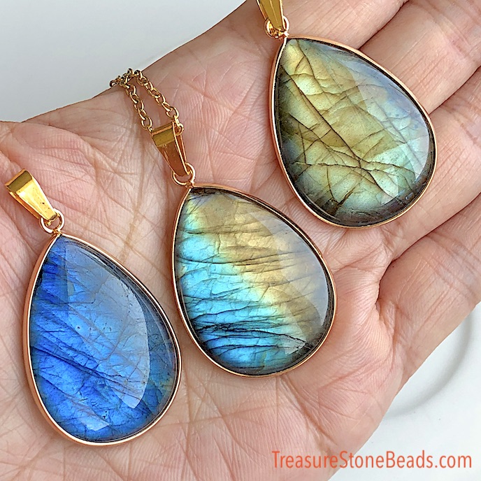 Pendant, labradorite. 26x36mm, A grade, gold bail, each